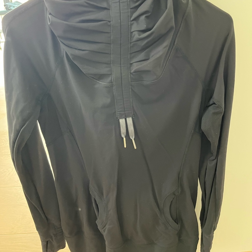 Lululemon pull over hoodie long sleeve size 6